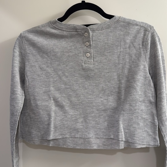 NEW with tag long sleeve cropped gray waffle knit top. - Picture 2 of 5